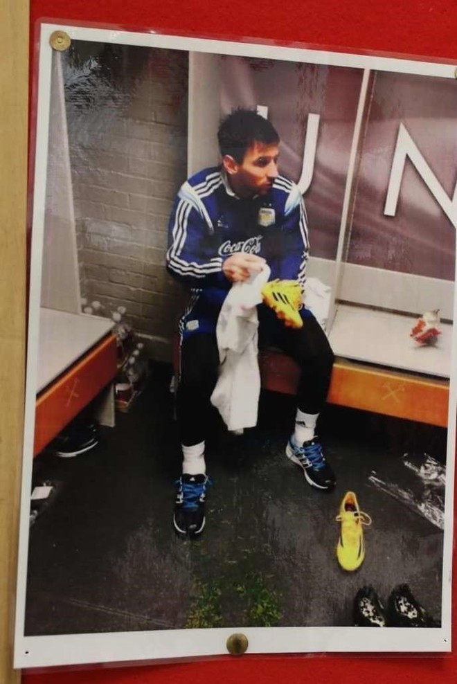 La razón por la que Manchester United tiene una foto de Messi en el vestuario 0