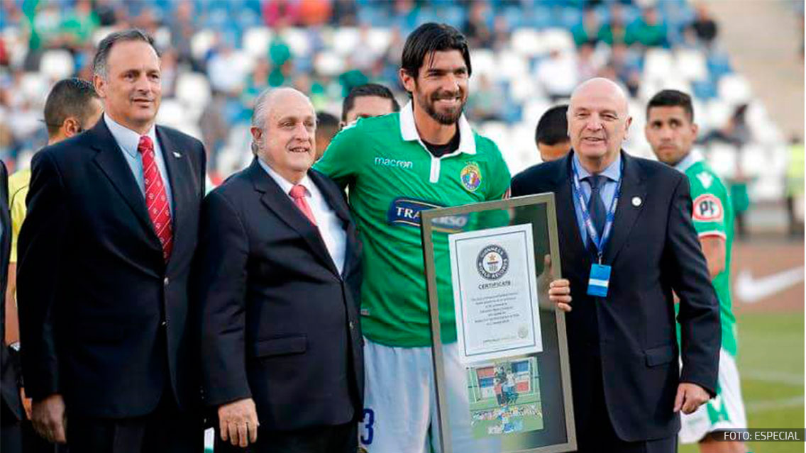 El ‘Loco’ Abreu recibe placa de Récord Guiness, conoce por qué