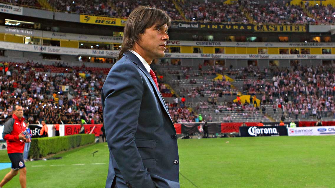 Matías Almeyda se despide de jugadores de Chivas 1