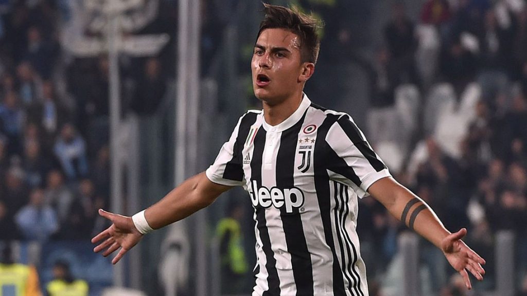 Paulo Dybala festeja una anotación con la Juventus