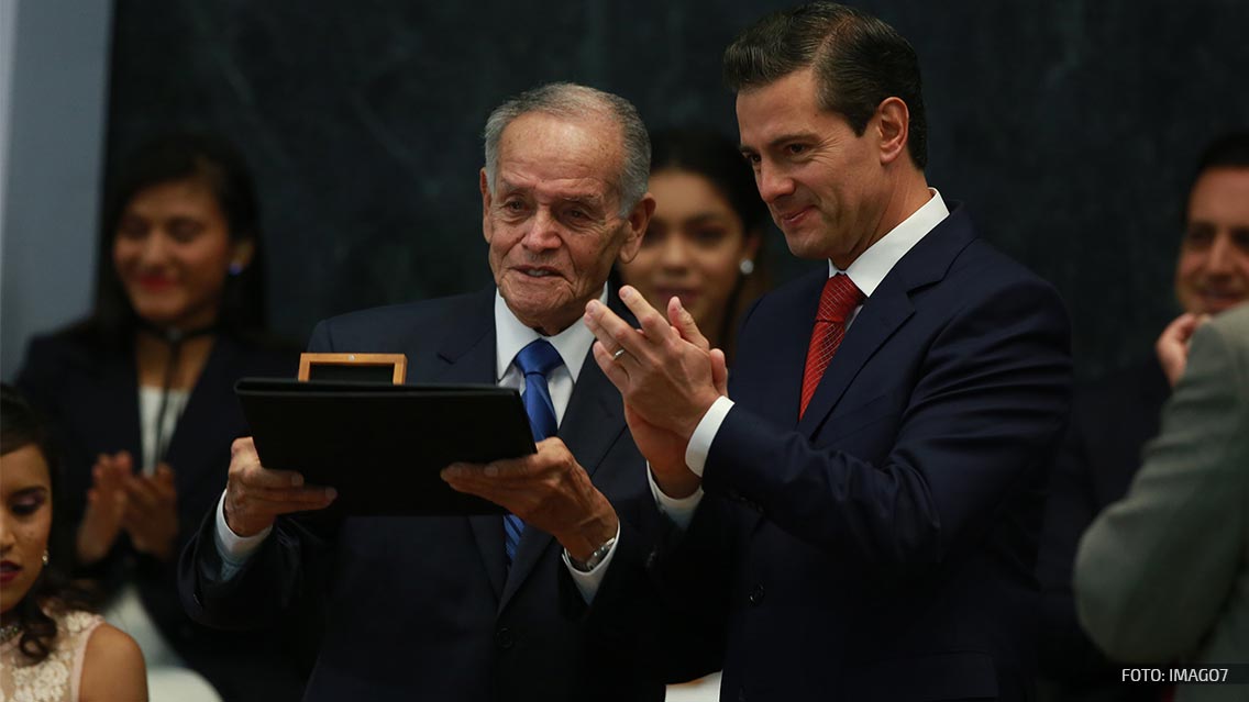 Peña Nieto no pudo entregar a Chicharito el PND 2017, conoce la razón
