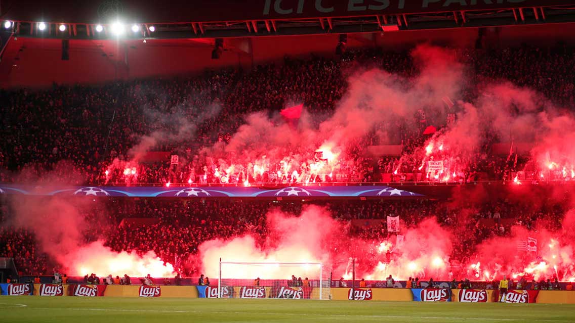 Ultras del Paris Saint-Germain explotan contra Neymar