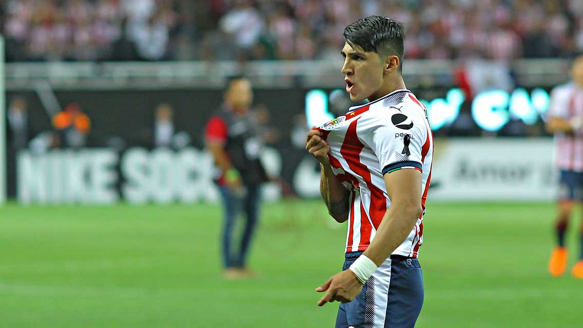 Chivas ya le busca acomodo a Alan Pulido