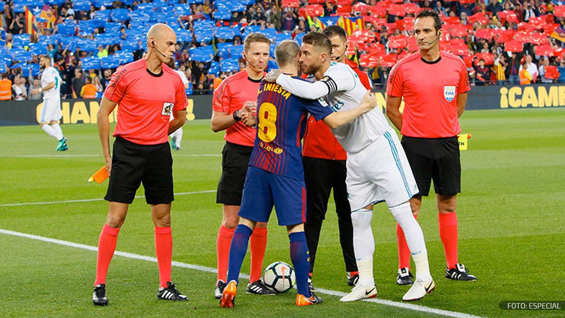 Iniesta regaló su playera a Sergio Ramos y se dedicaron emotivas palabras