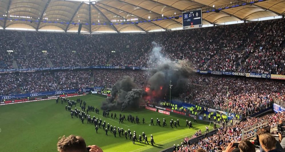 Hamburgo desciende por primera vez y Ultras incendian butacas 6
