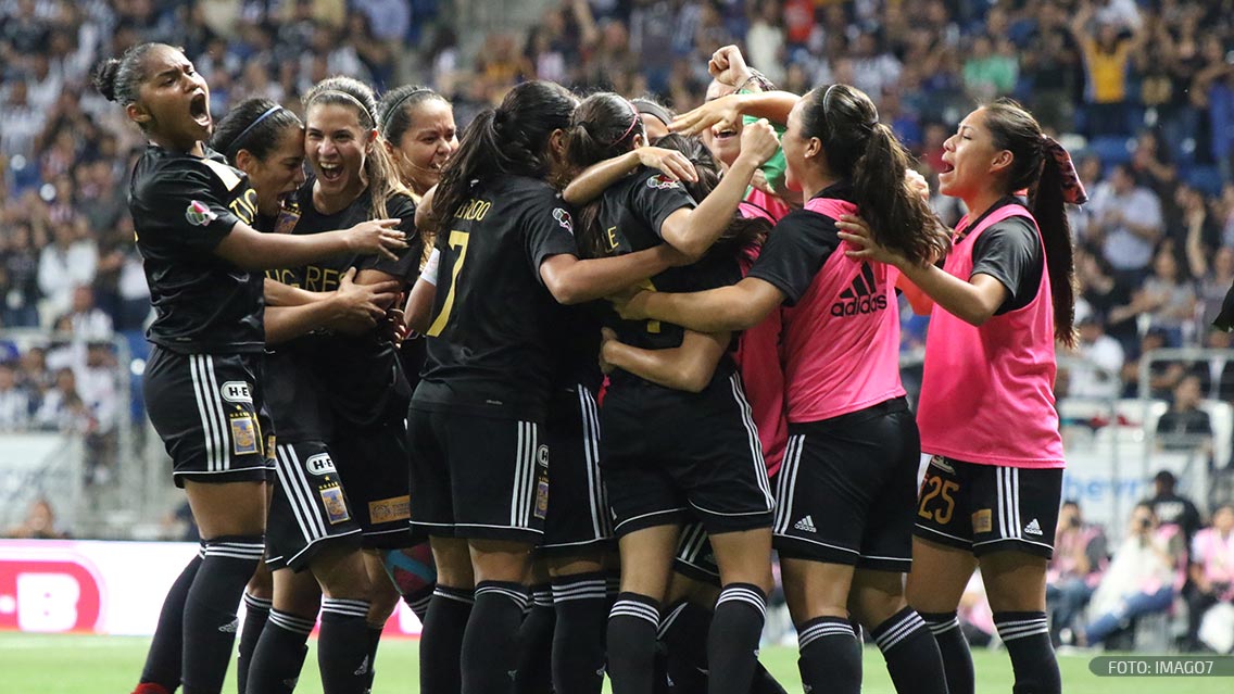 El mundo del futbol se rinde ante las campeonas de la Liga Femenil