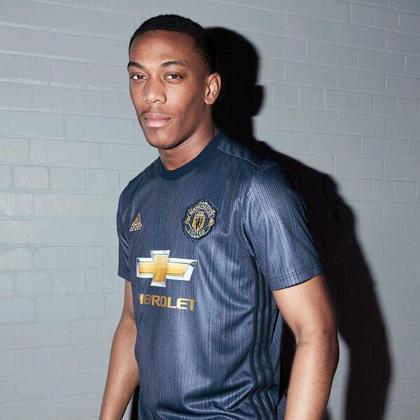 adidas revela tercer uniforme de Manchester United 4