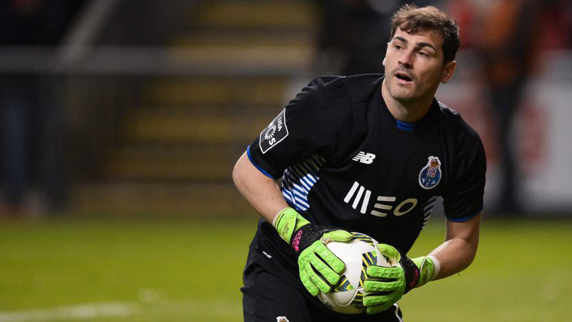 Jugadores del Porto le ‘ruegan’ a Iker Casillas que se quede