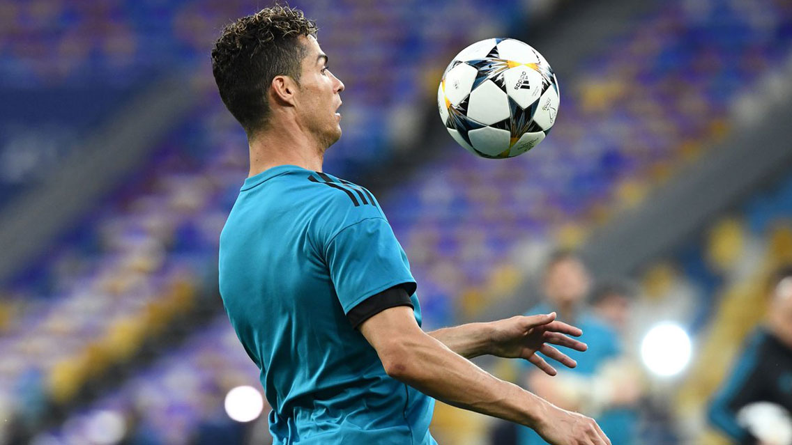 Cristiano Ronaldo propina balonazo a camarógrafo, ¿Qué hizo después?