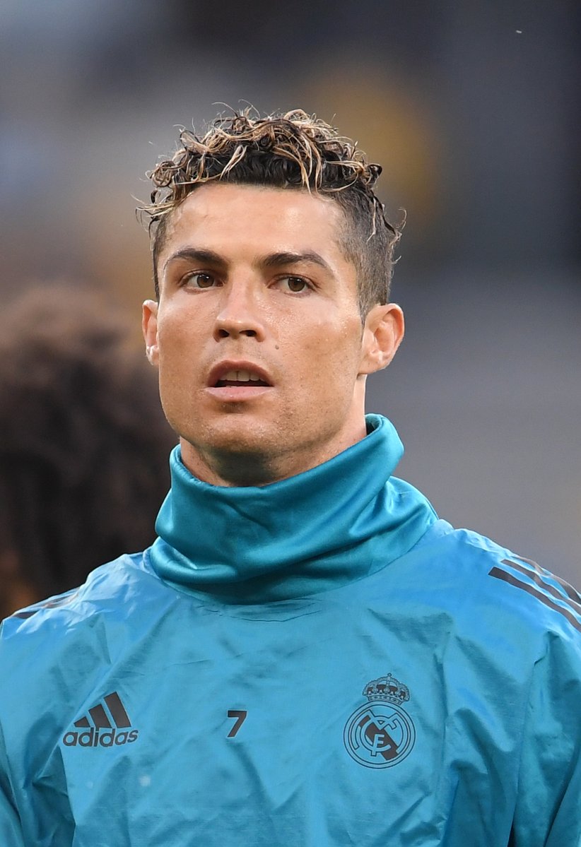 Cristiano Ronaldo propina balonazo a camarógrafo, ¿Qué hizo después? 0