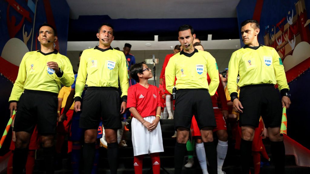 La terna arbitral mexicana en Polonia-Colombia
