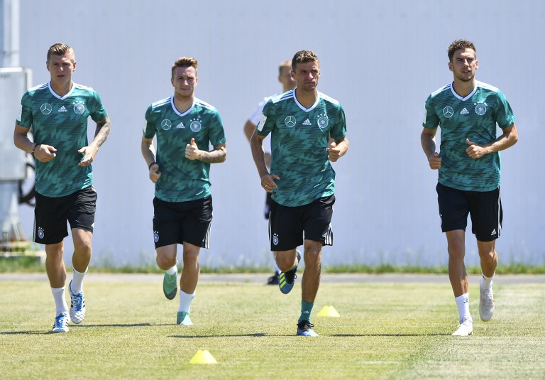 Müller y compañeros en entrenamiento de Alemania 