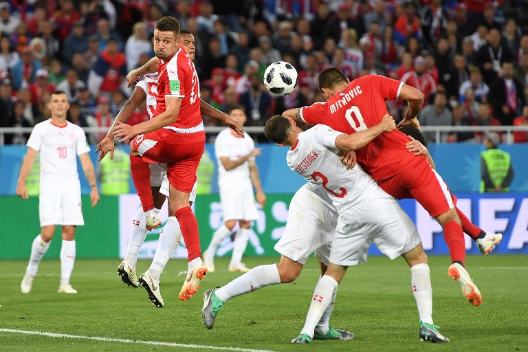 Serbia se salvó de un penal no marcado a Suiza 