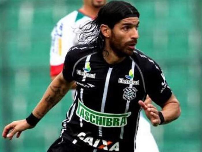 Sebastián Abreu, en Figueirense, de Brasil.