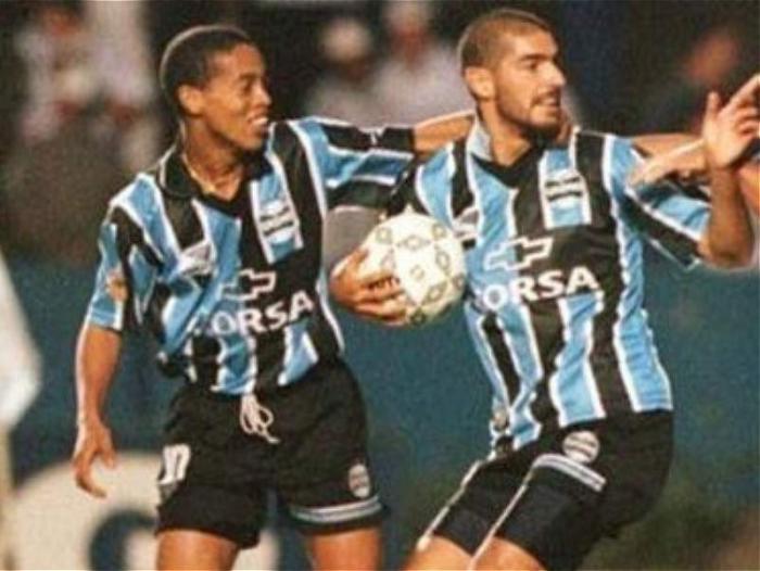Abreu conformó una buena dupla con Ronaldinho, en Gremio.