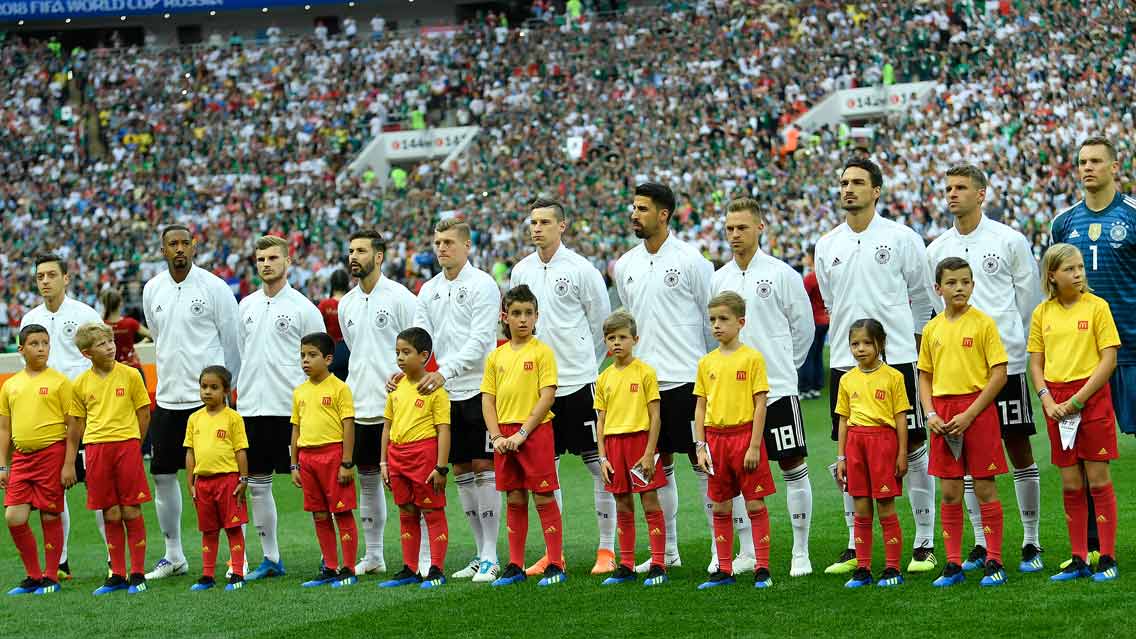 Alemania suspende a miembros de su delegación por festejos ante Suecia