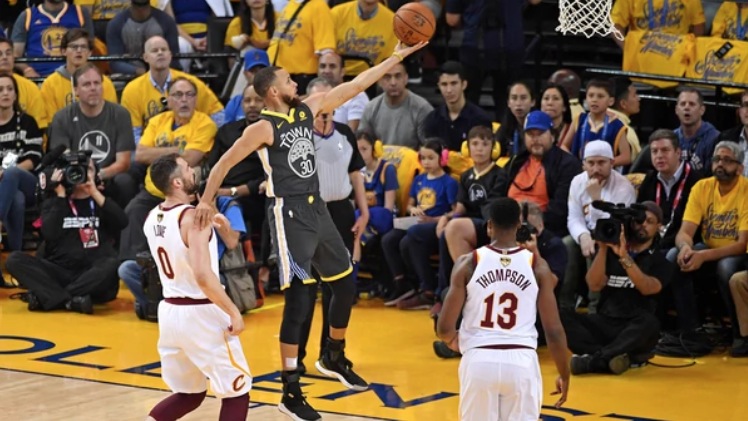 Los Warriors derrotan a Cavaliers en el segundo episodio de las Finales 2