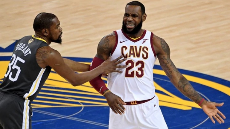 Los Warriors derrotan a Cavaliers en el segundo episodio de las Finales 1