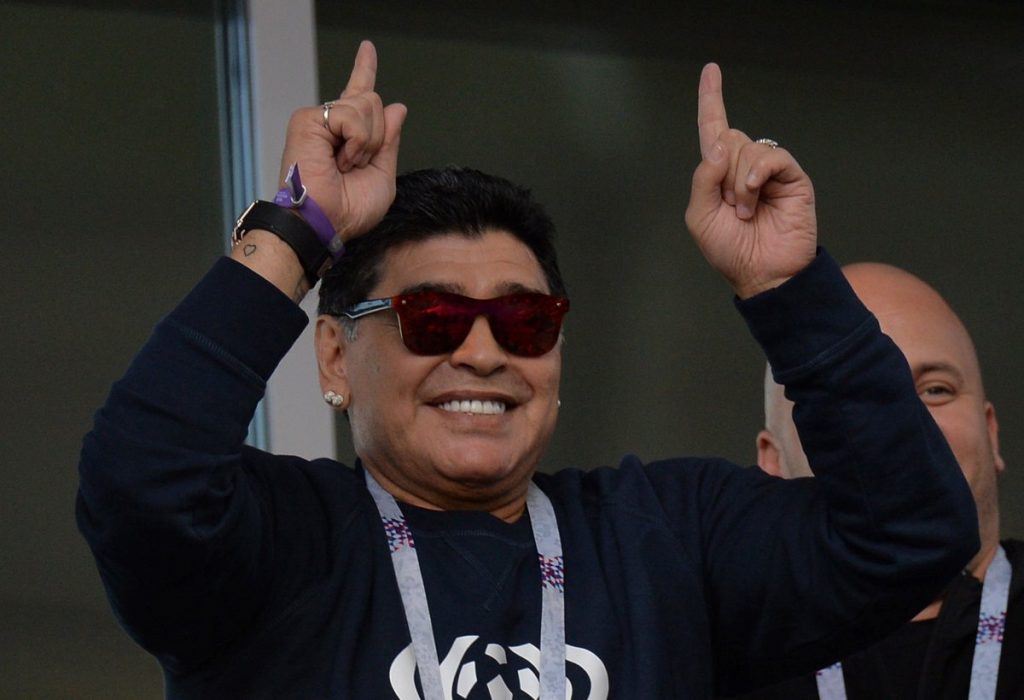 Maradona se roba show en el Argentina vs Islandia 