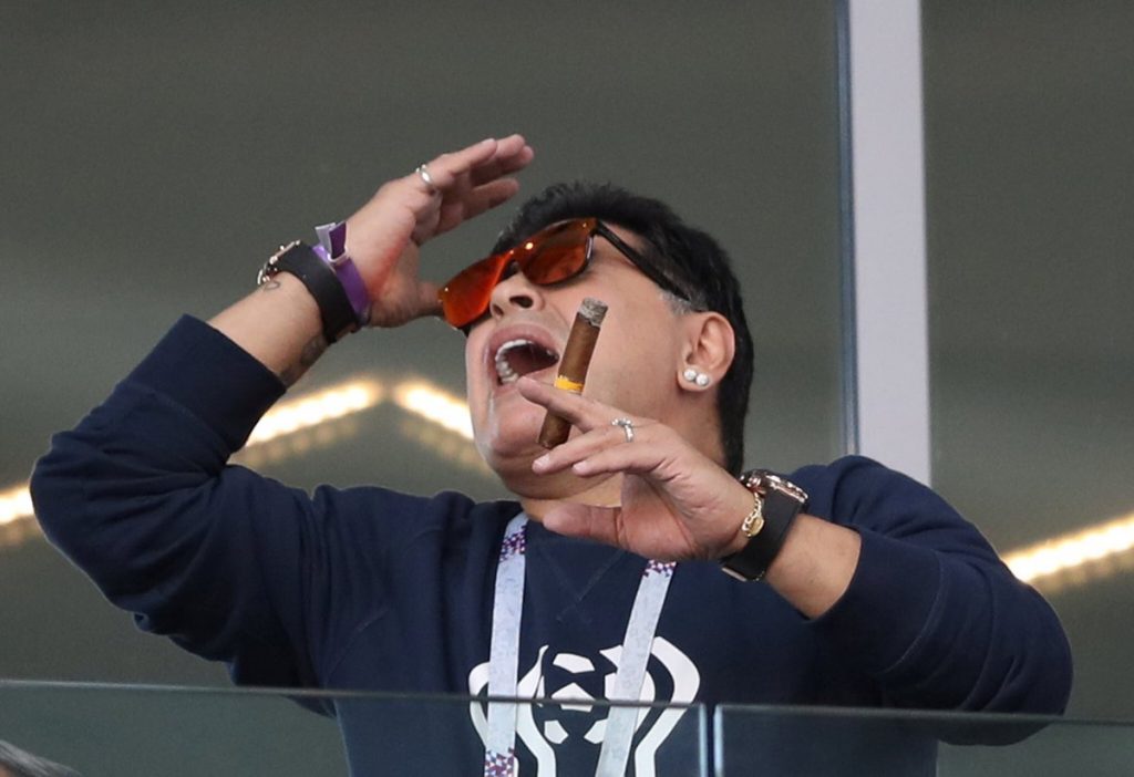 El show de Maradona en el Argentina vs Islandia 1