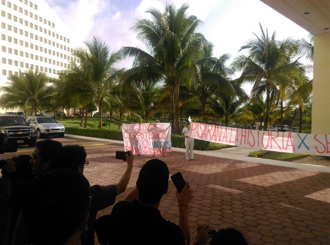 Aficionados de Chivas protestan contra la directiva en pleno Draft 0