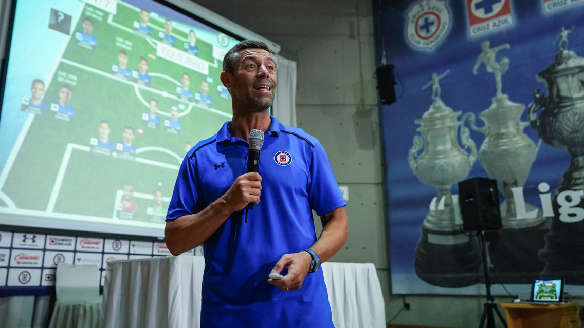 Caixinha presenta plan; regresar a Cruz Azul a la grandeza