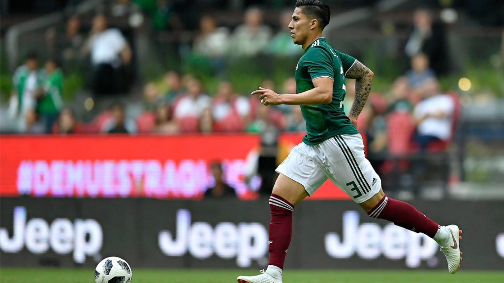 A días del Mundial, Carlos Salcedo tiene demanda en Guadalajara