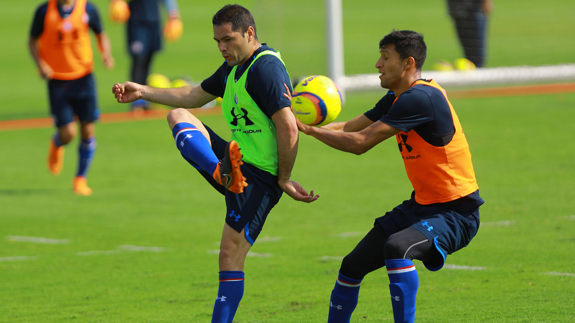 Cruz Azul con todo y refuerzos empata a cero contra Leones Negros