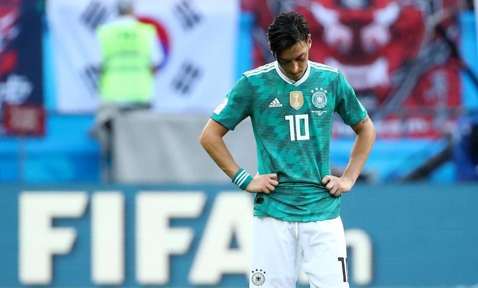 Federación Alemana afirma que no protegió a Mesut Özil