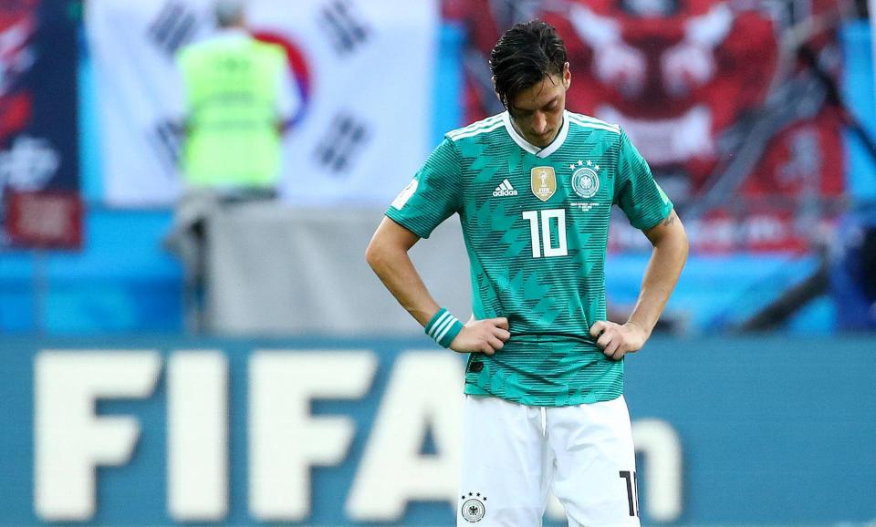 Mesut Özil se retira de la selección de Alemania