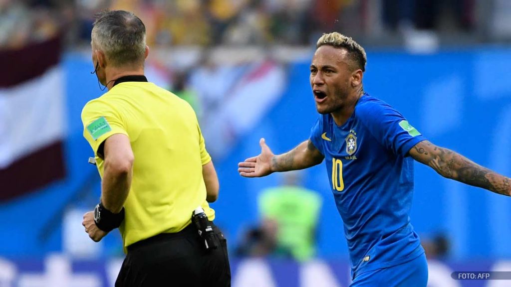 Neymar y Kuipers tuvieron su propio enfrentamiento