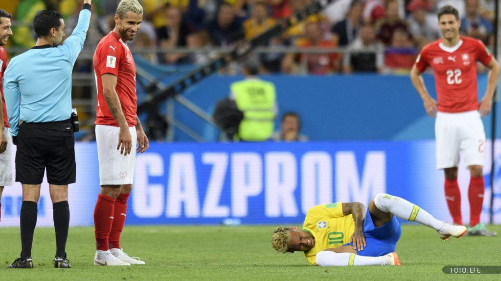 Neymar no entrena con Brasil por golpe ante Suiza
