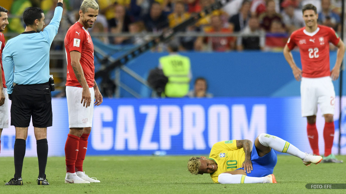 Neymar no entrena con Brasil por golpe ante Suiza