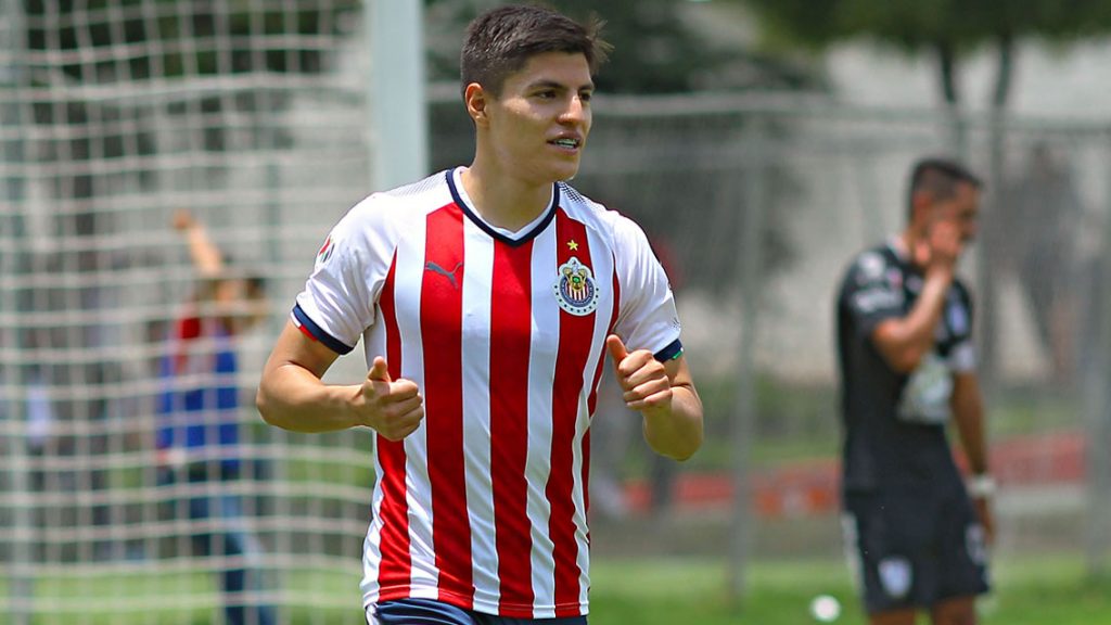 Ronaldo Cisneros se va de Chivas para el Ascenso MX