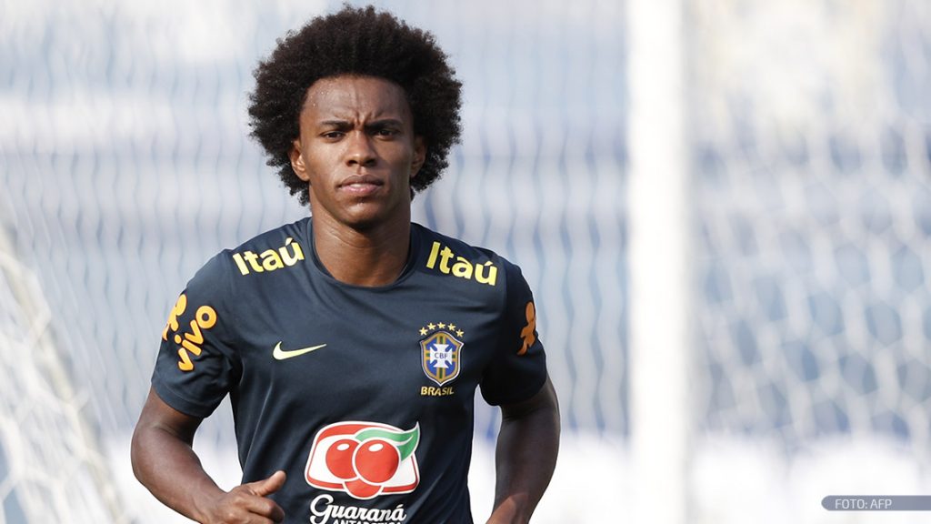 Willian entrena con la selección de Brasil