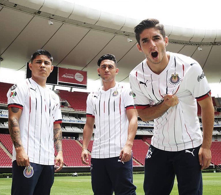 nuevo jersey Chivas 2018 19 puma.jpg