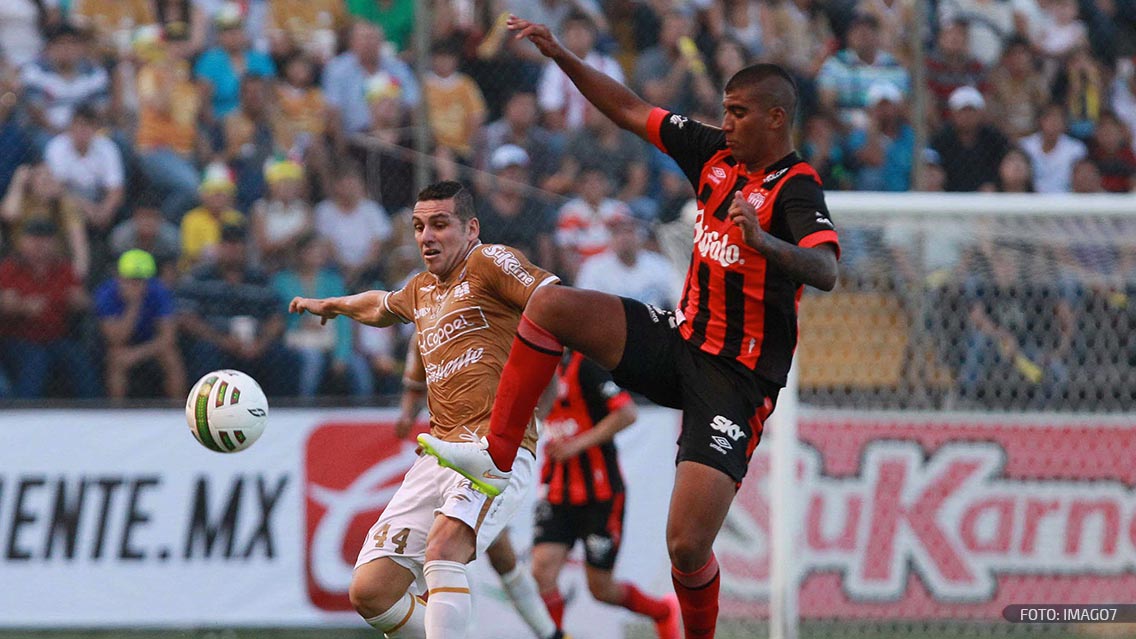 Alejandro Molina y Luis Antonio Gorocito, durante el partido correspondiente a la Final de ida por el Ascenso de la Temporada 2014-2015