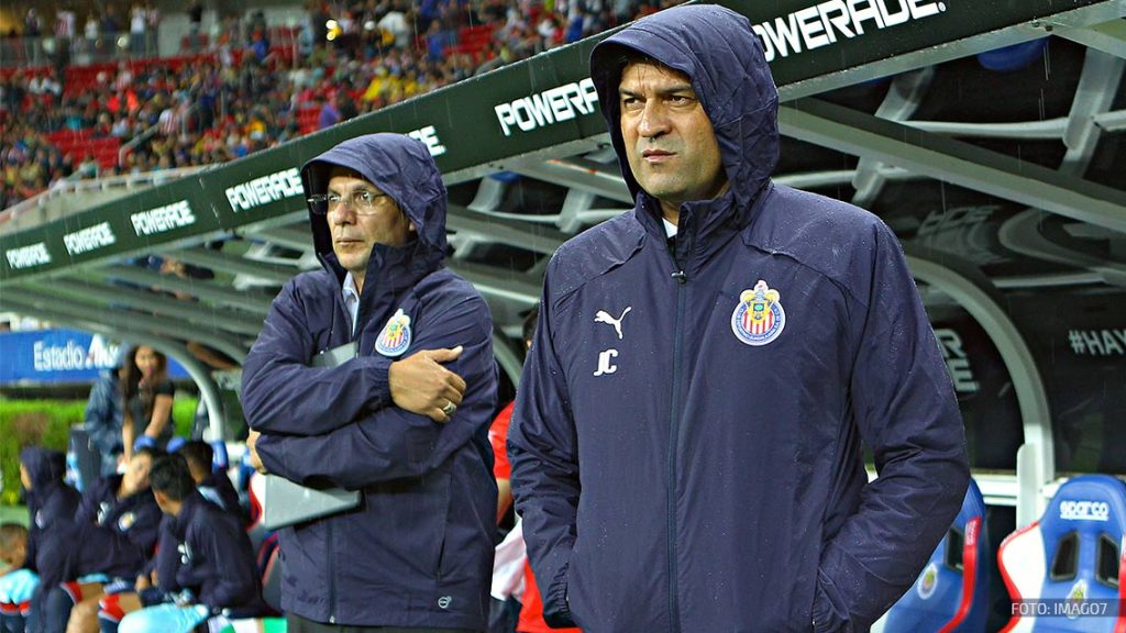 Cardozo culpa al campo y a los árbitros de la derrota de Chivas