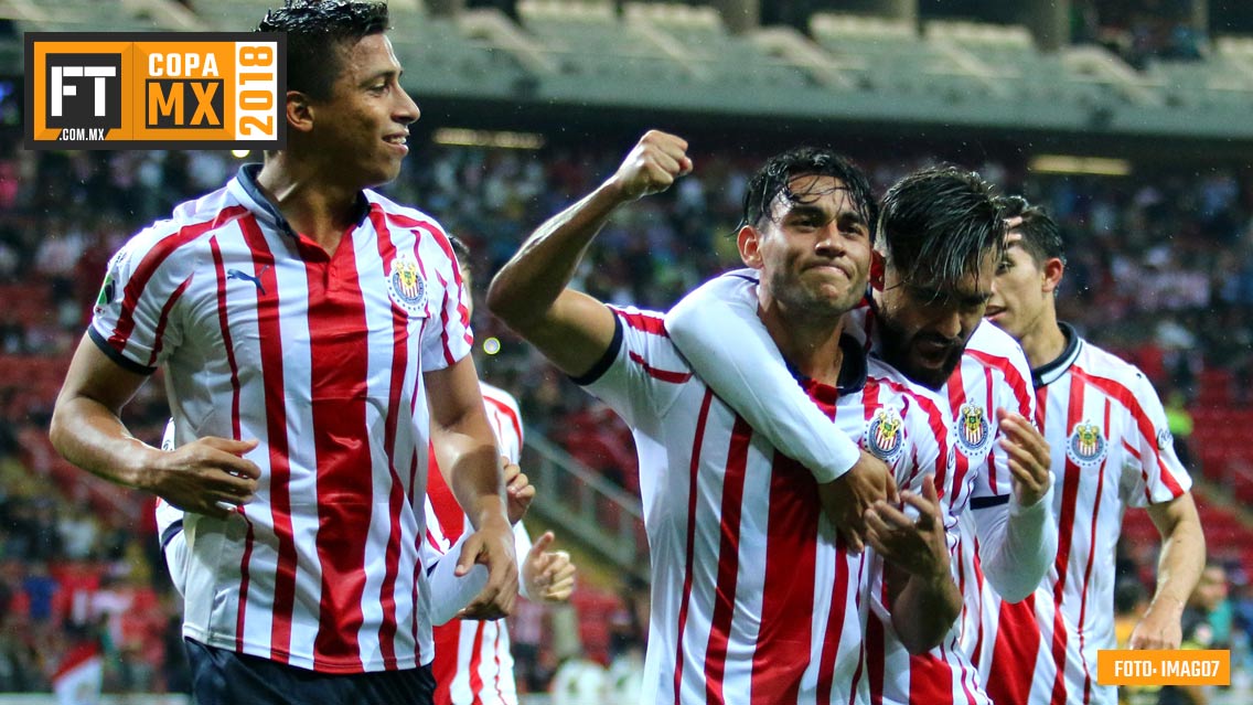 Chivas rescata triunfo agónico ante Monarcas