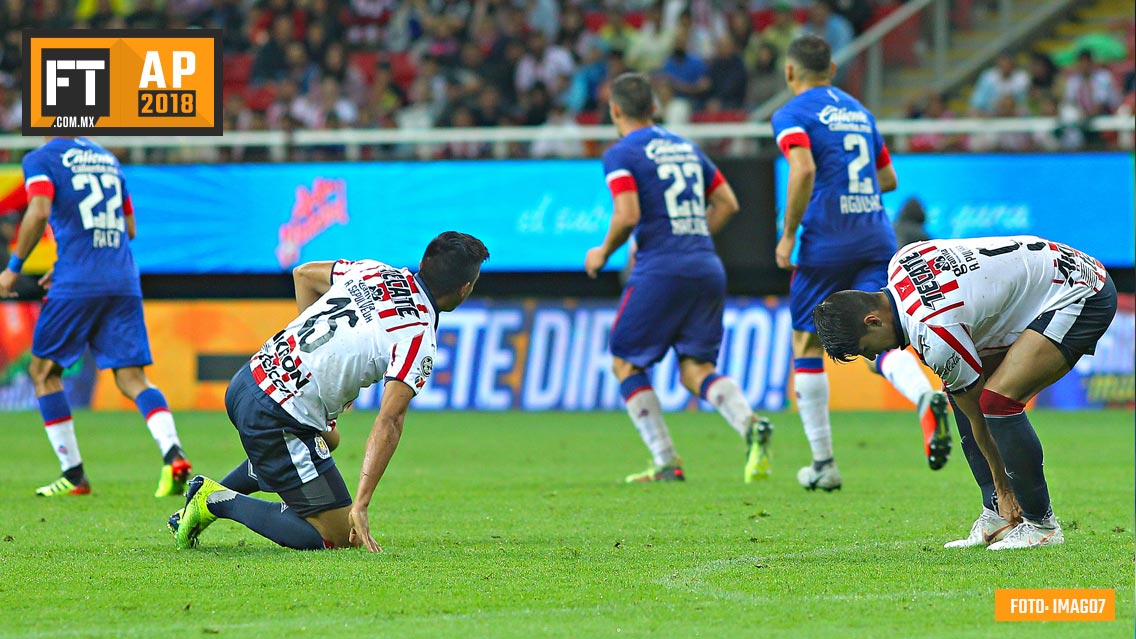 Cruz Azul hunde a Chivas y sigue con paso perfecto