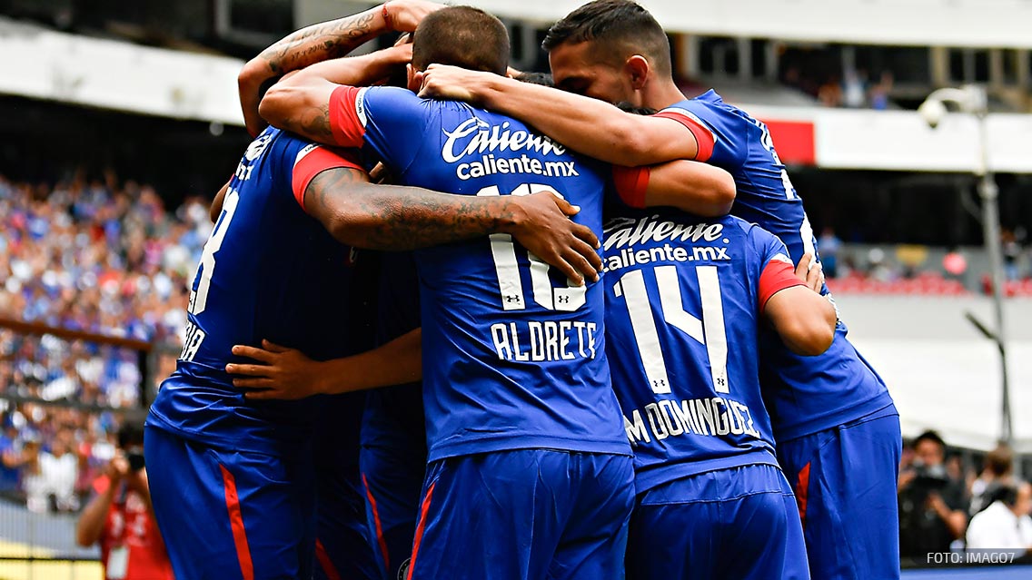 Cruz Azul recupera a dos jugadores contra Chivas