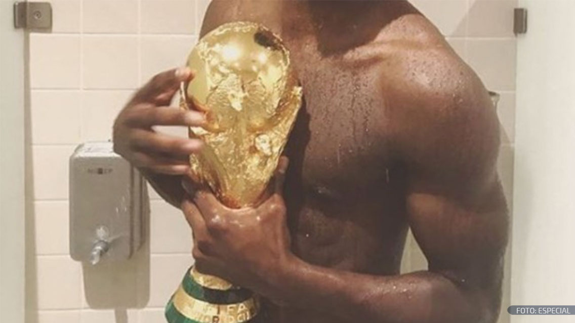El francés que se bañó con la Copa del Mundo