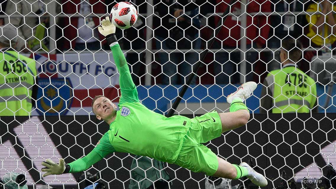 Jordan Pickford ataja un penal a Colombia