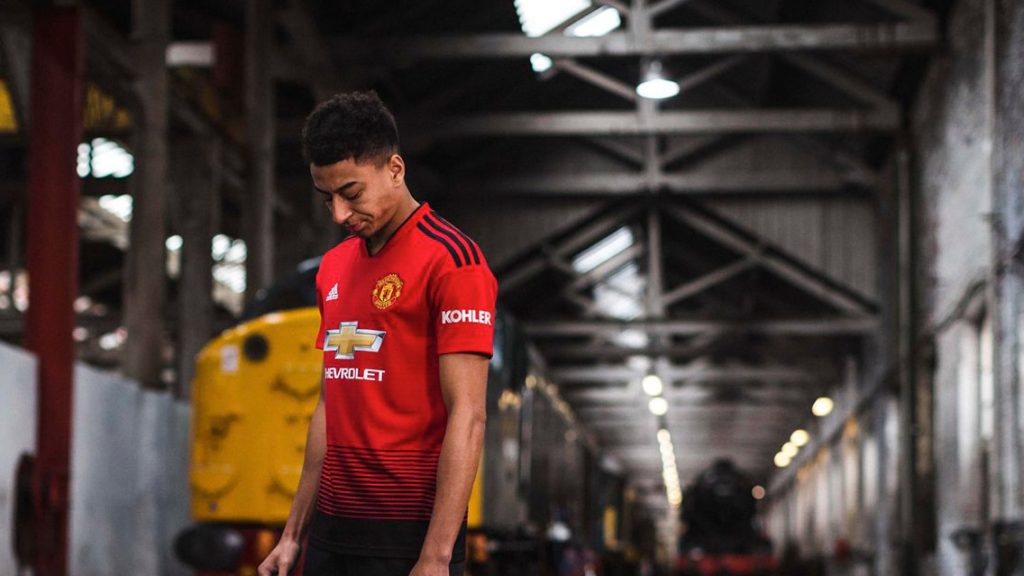 Manchester United presenta su nuevo jersey