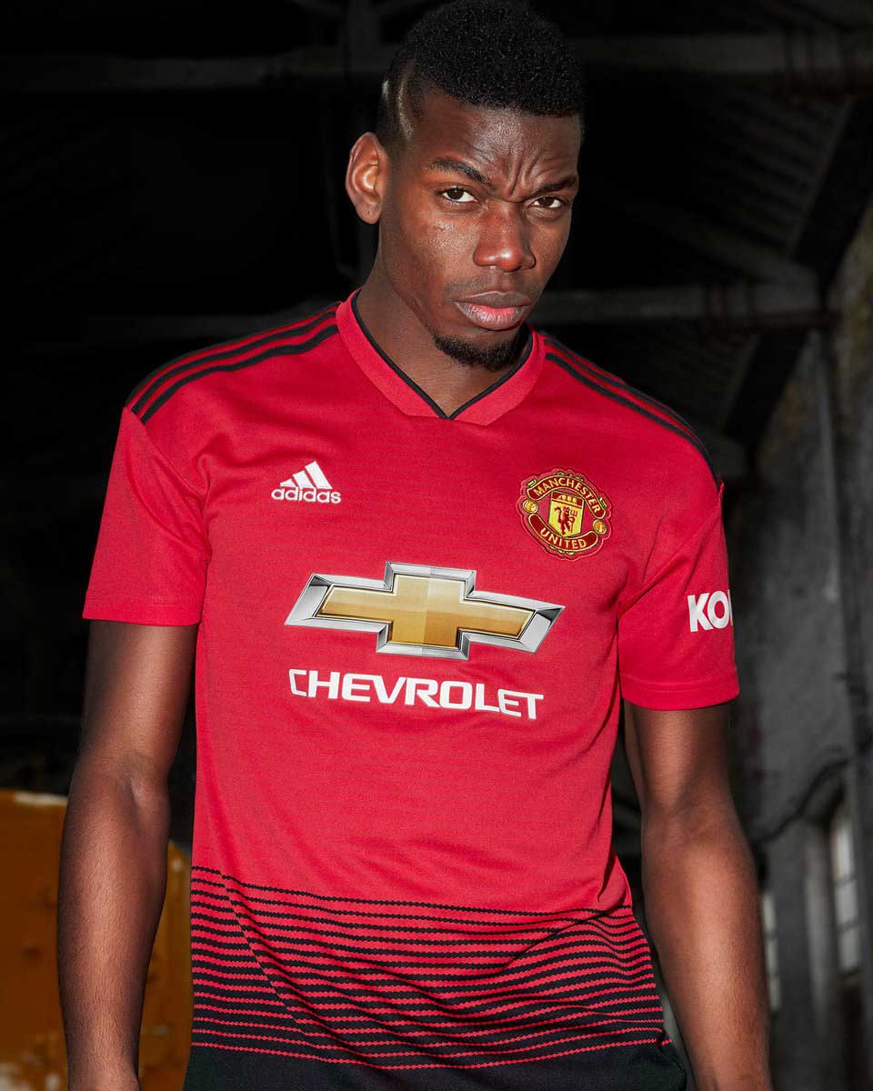 Manchester United presenta su nuevo jersey 1