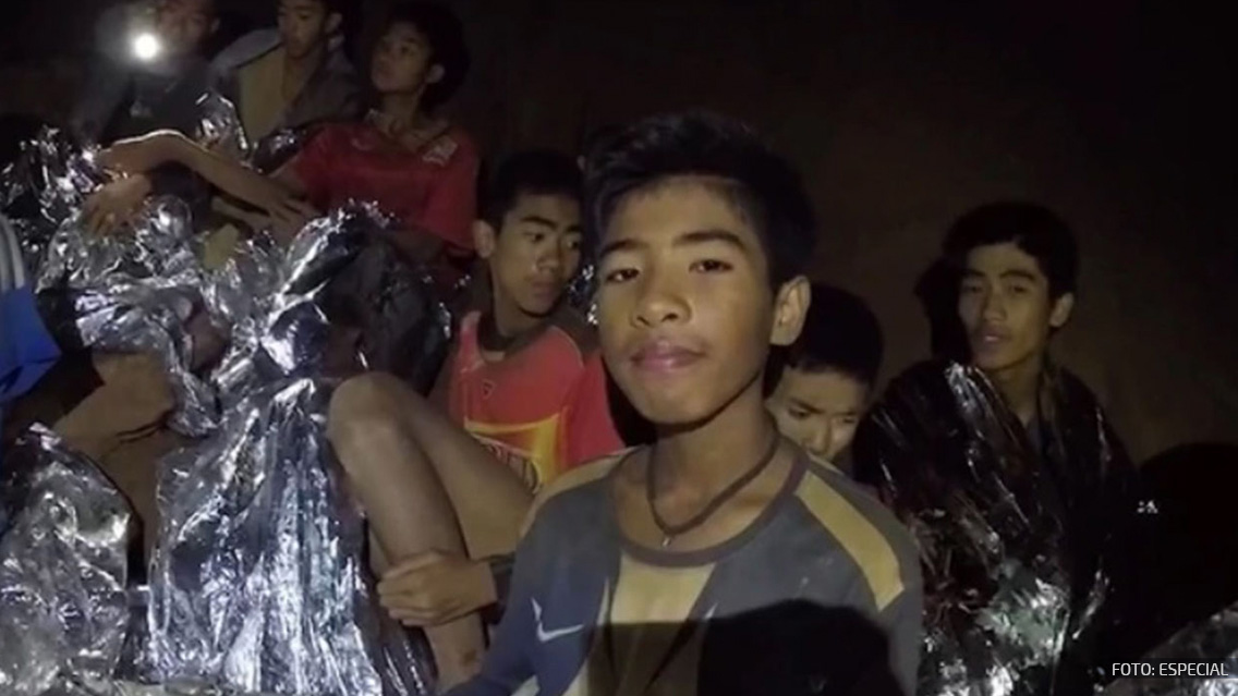 Rescatan a jugadores y entrenador atrapados en una cueva en Tailandia