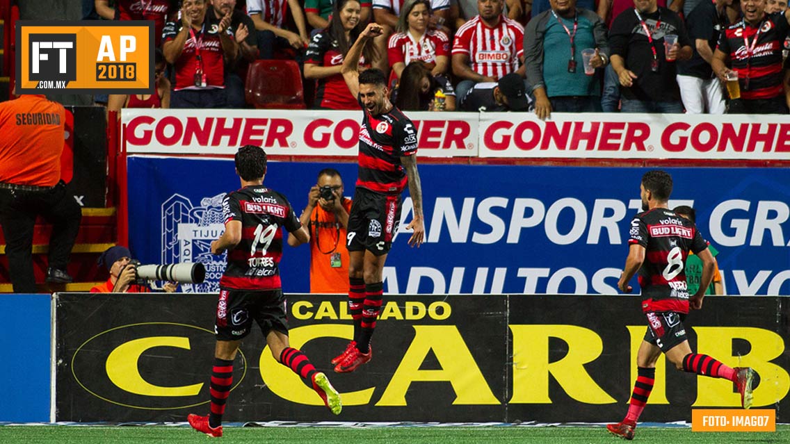 Cardozo cae en su presentación con Chivas ante Xolos