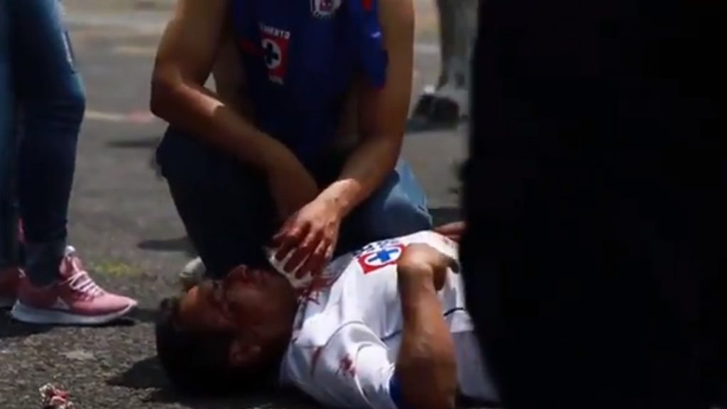 La bronca entre aficionados de Cruz Azul y León