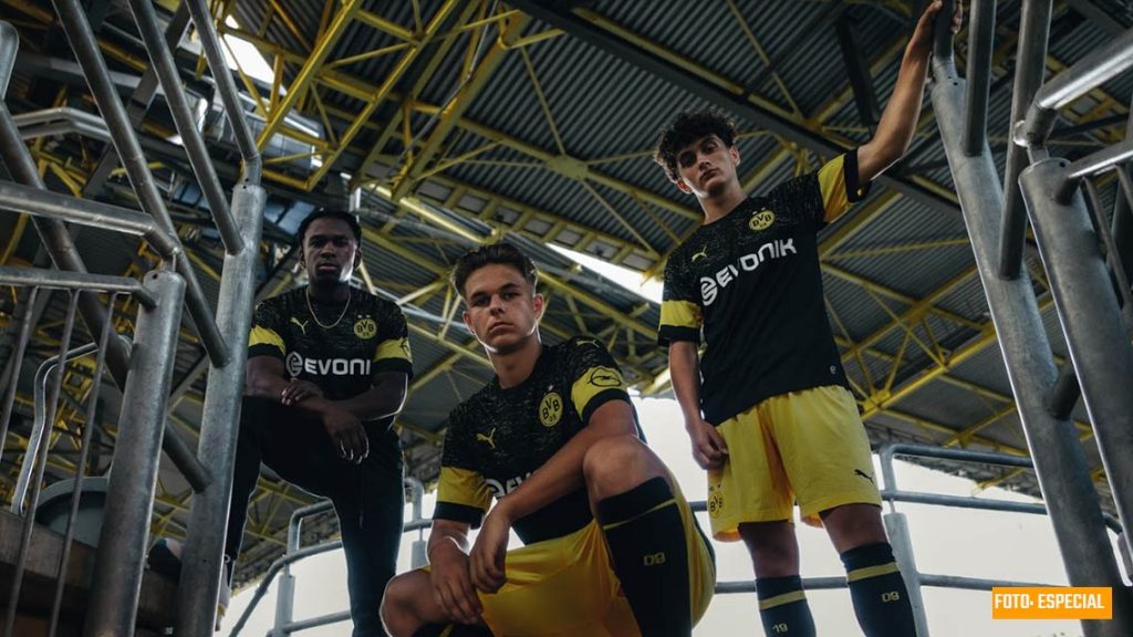 ¡Que elegancia! PUMA presenta uniforme de visita del Borussia Dortmund