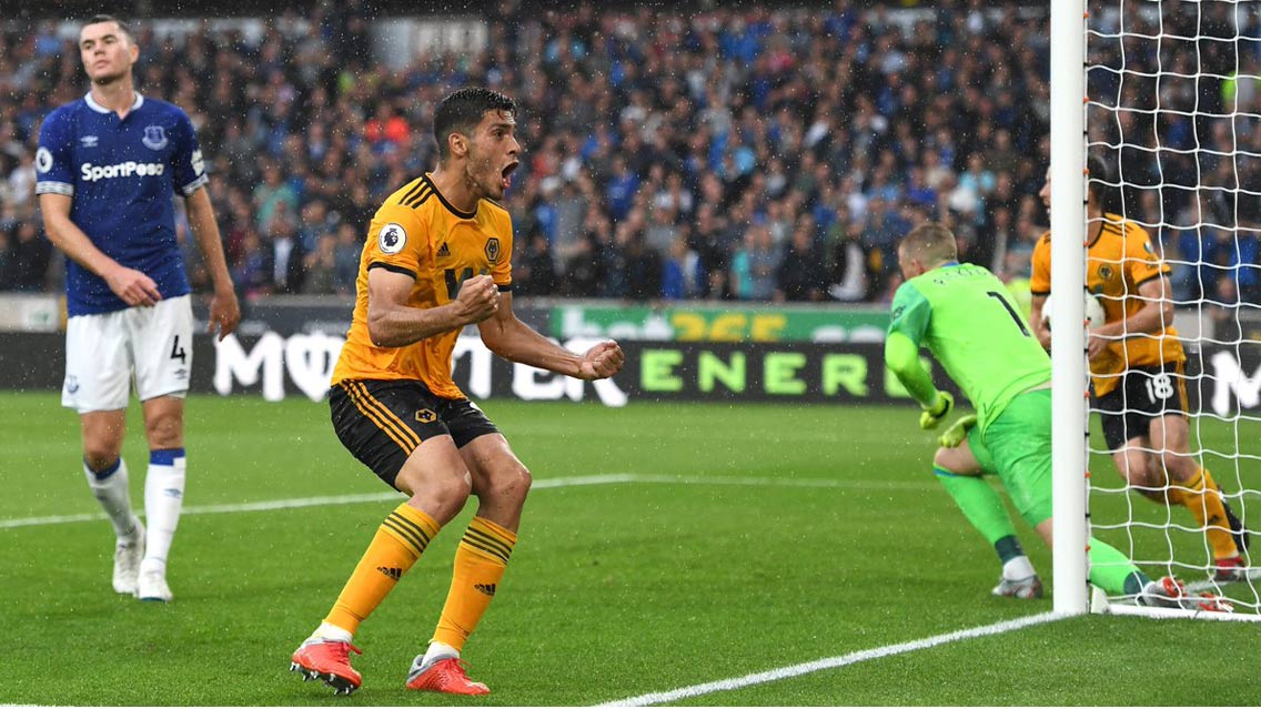 Raúl Jiménez anota con Wolverhampton en Premier League